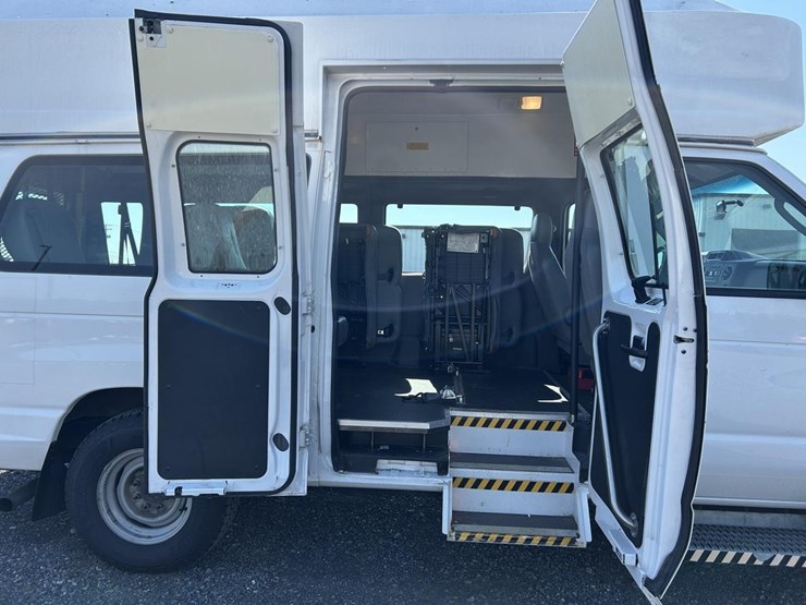 2013-ford-e350-image-10