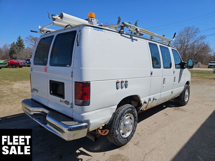2010-ford-cargo-image-7