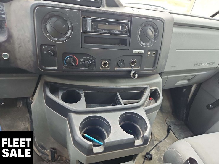 2011-ford-cargo-image-26
