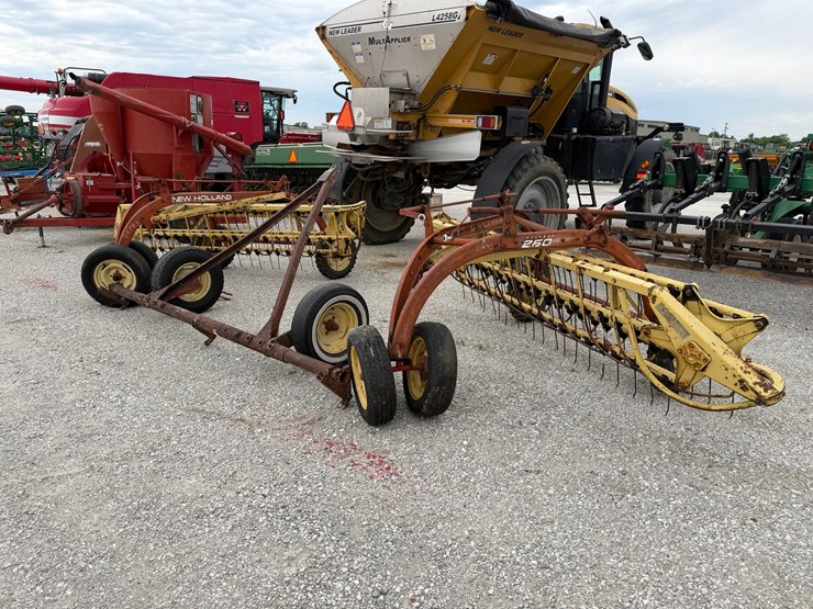 new-holland-260-image-12