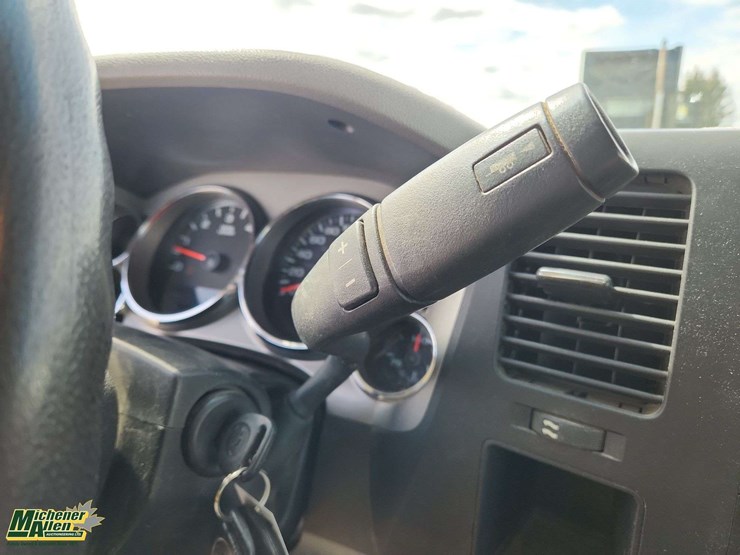2010-chevrolet-silverado-2500hd-ls-image-9
