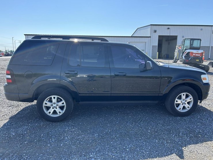2010-ford-explorer-xlt-image-6