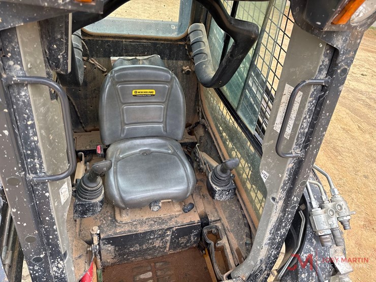 2023-new-holland-c327-image-13