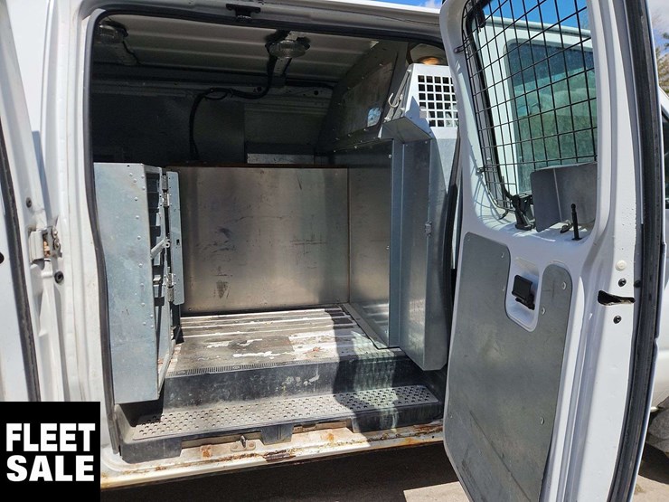 2010-ford-cargo-image-22