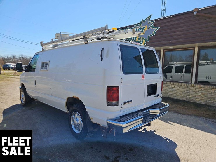 2010-ford-cargo-image-9