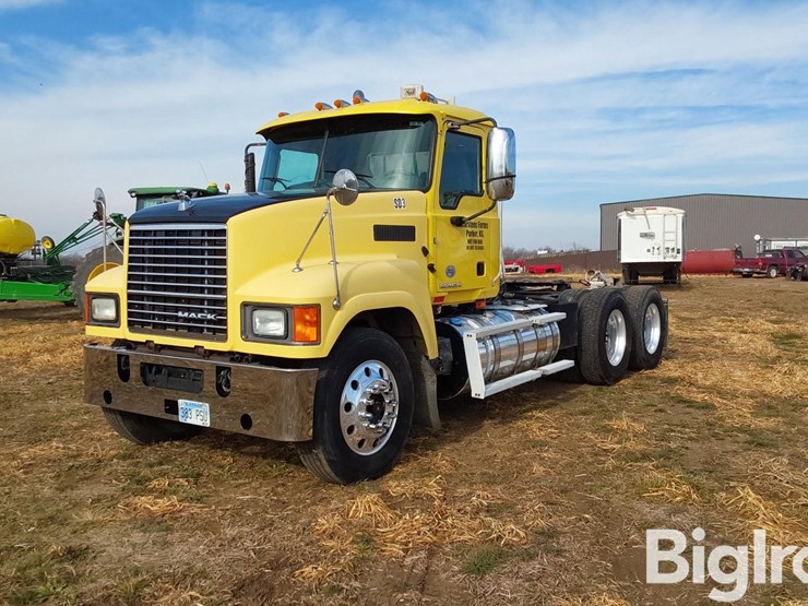 2016-mack-pinnacle-chu613-image-1