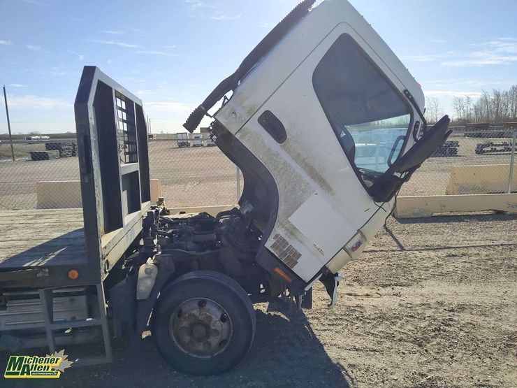 2015-mitsubishi-fuso-fe180-image-22
