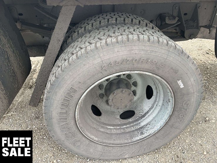 2011-ford-f550-image-11