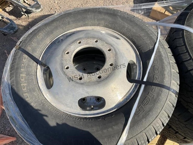 (6)-ford-dually-wheels-&-tires-image-6
