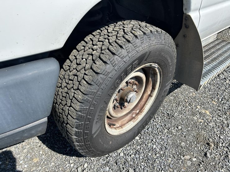 2013-ford-e350-image-19