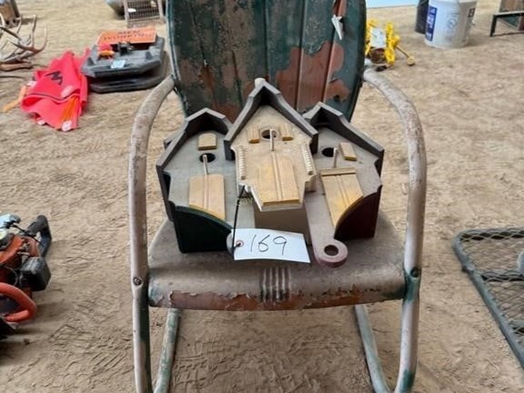 bird-house-&-chair-image-2