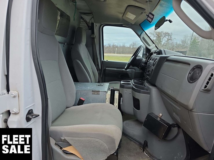 2011-ford-cargo-image-30