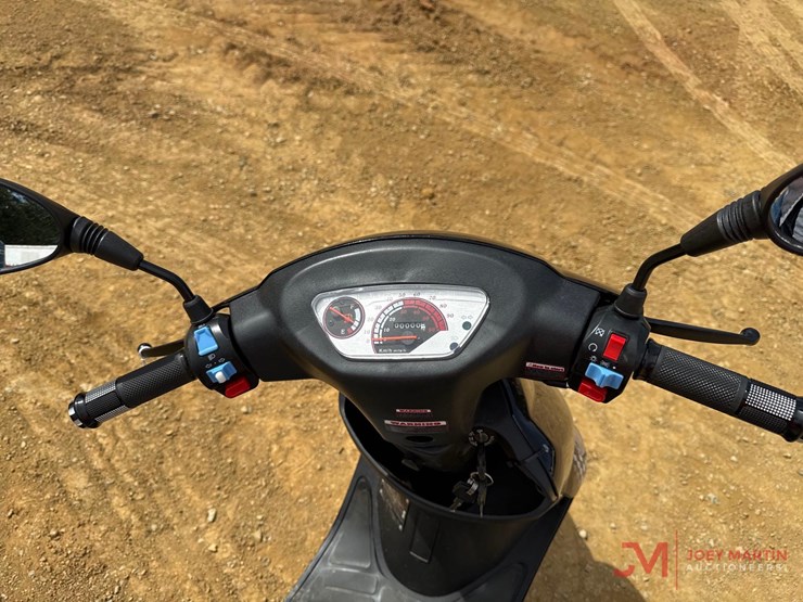 2025-express-gator-50-s3-scooter-image-5