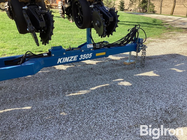 2024-kinze-3505-image-12