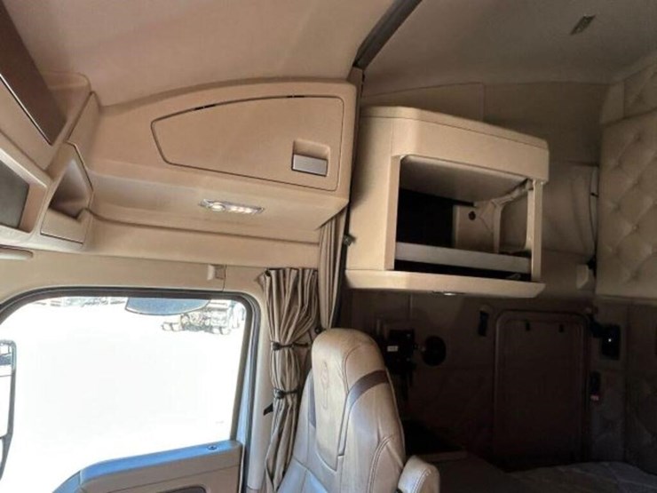 2020-kenworth-t680-image-24