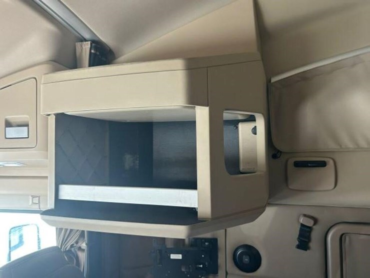 2020-kenworth-t680-image-33