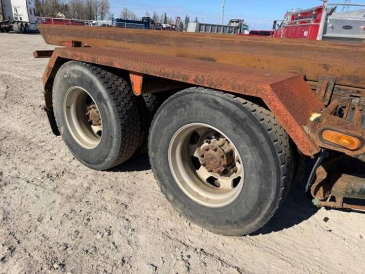 2016-mack-granite-gu813-image-50