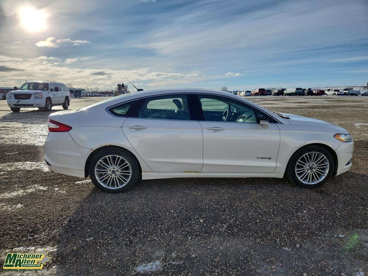 2014-ford-fusion-hybrid-se-auto-sedan-image-8