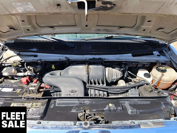 2010-ford-cargo-image-22