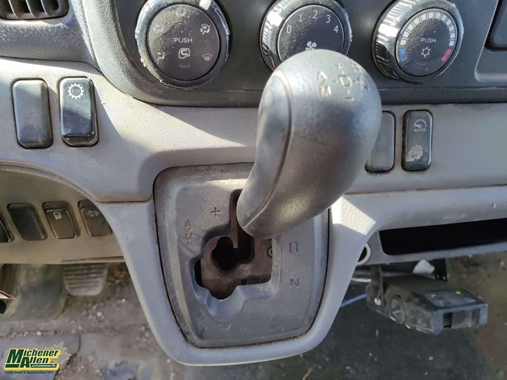2015-mitsubishi-fuso-fe180-image-11