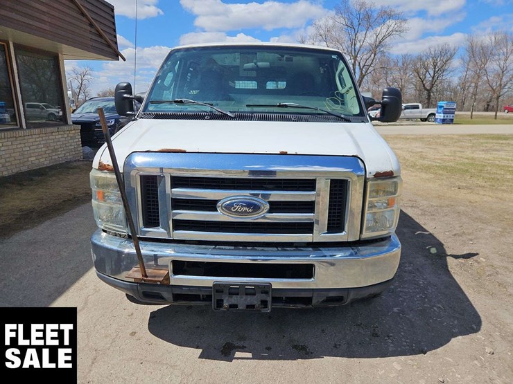 2010-ford-cargo-image-3