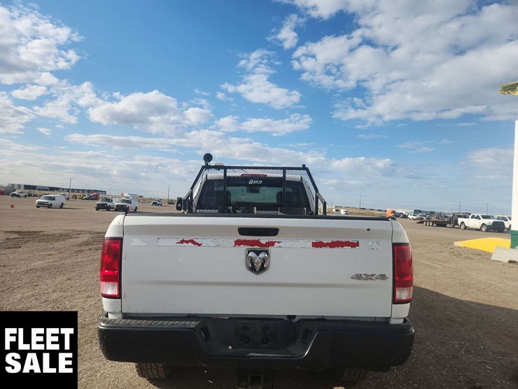 2016-dodge-3500-image-4