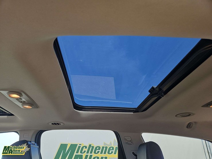 2017-chevrolet-traverse-image-30