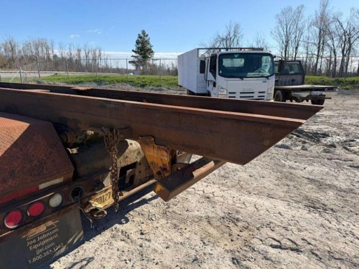 2016-mack-granite-gu813-image-37