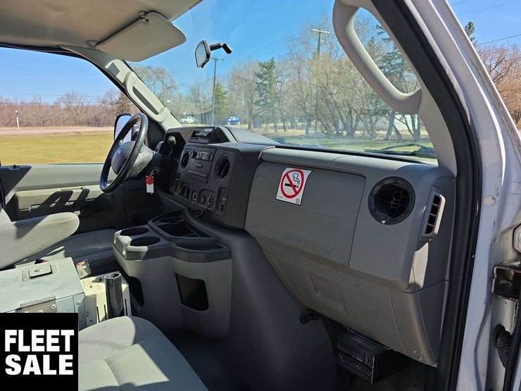 2011-ford-cargo-image-31