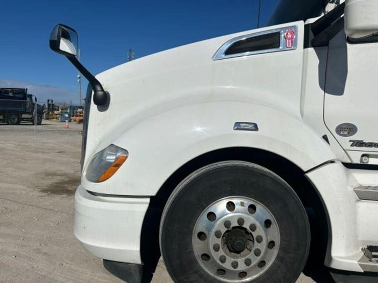 2020-kenworth-t680-image-58