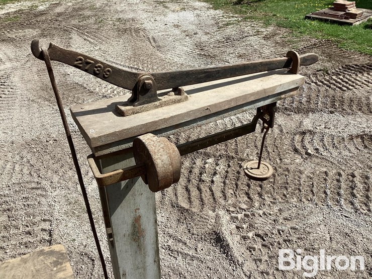 fairbanks-&-howe-antique-scales-w/-weights-image-19