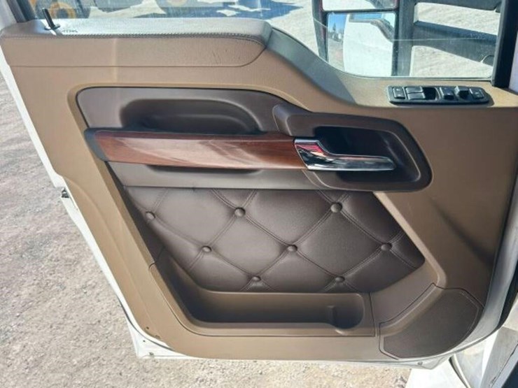 2020-kenworth-t680-image-22