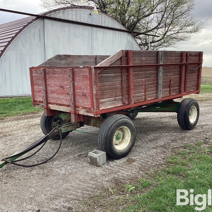 Huskee Wagon W/ Hoist