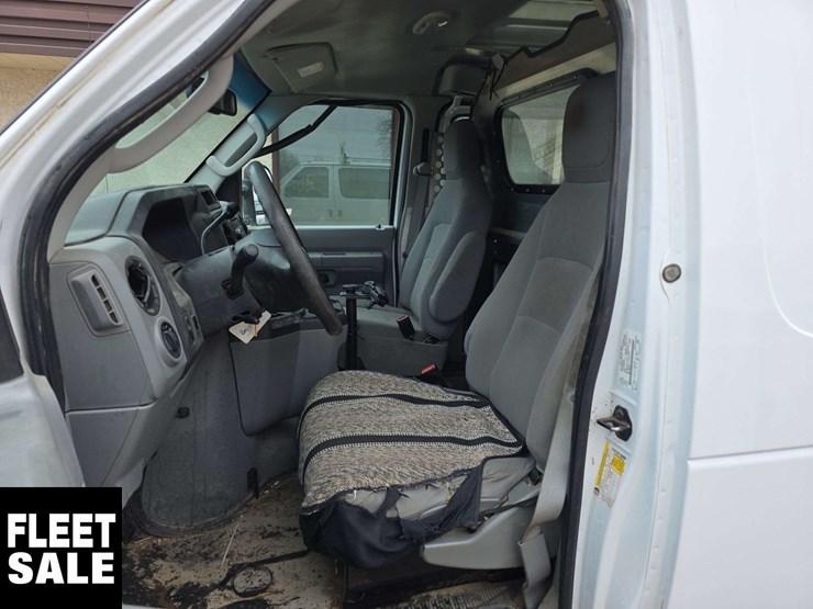 2011-ford-cargo-image-17