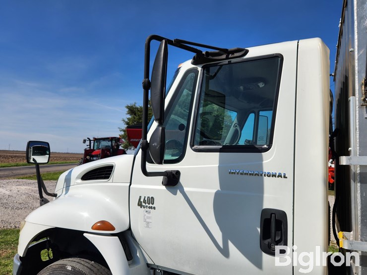 2005-international-durastar-4400-image-11