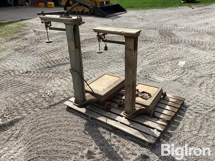 fairbanks-&-howe-antique-scales-w/-weights-image-5