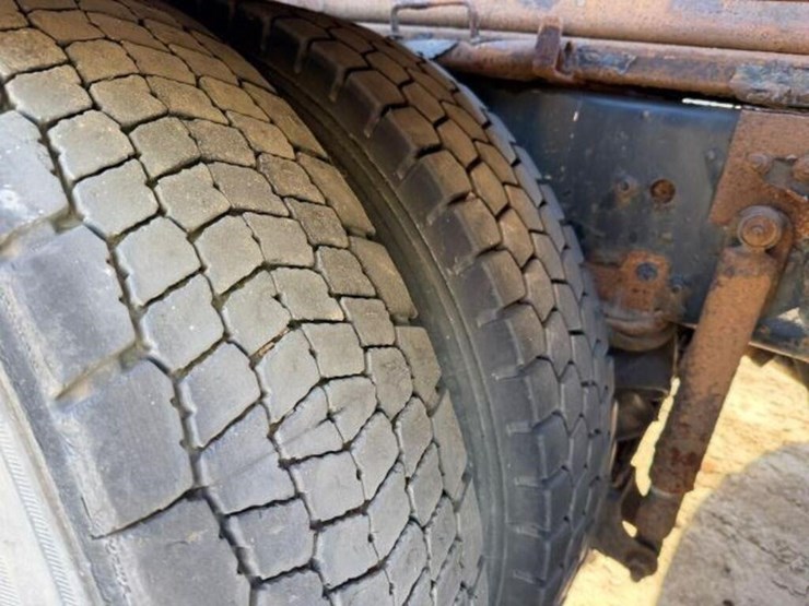 2016-mack-granite-gu813-image-55