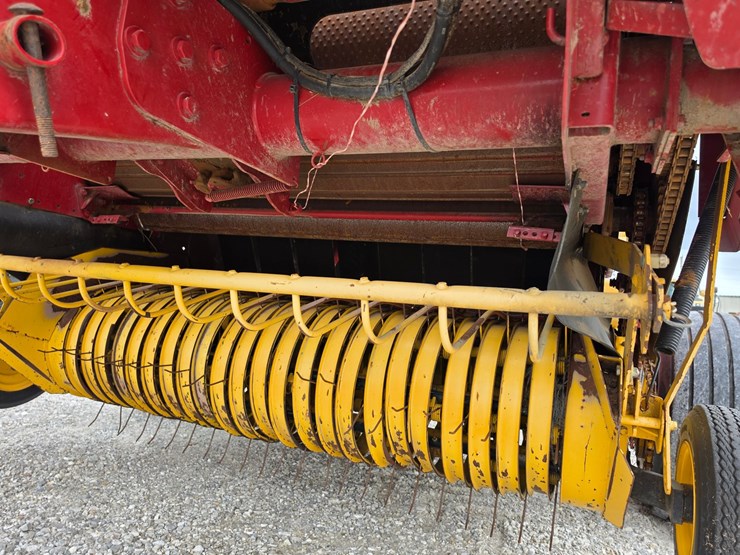 2007-new-holland-br7090-image-4
