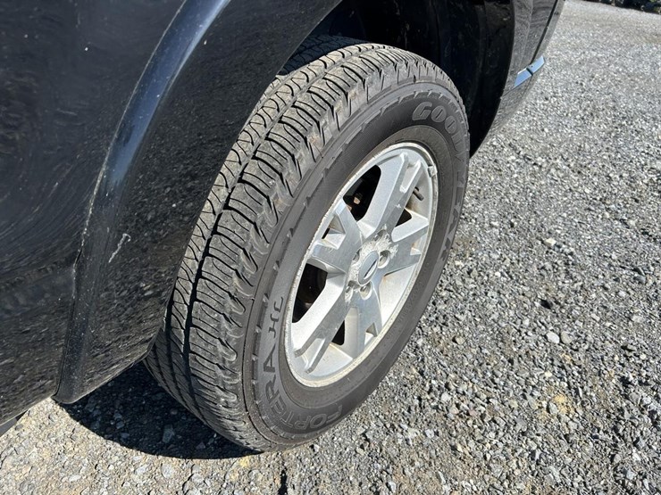 2010-ford-explorer-xlt-image-12