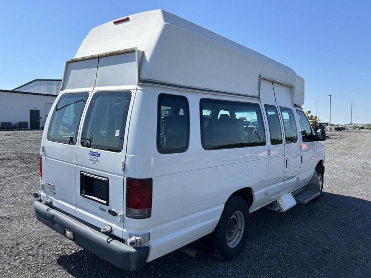 2013-ford-e350-image-5
