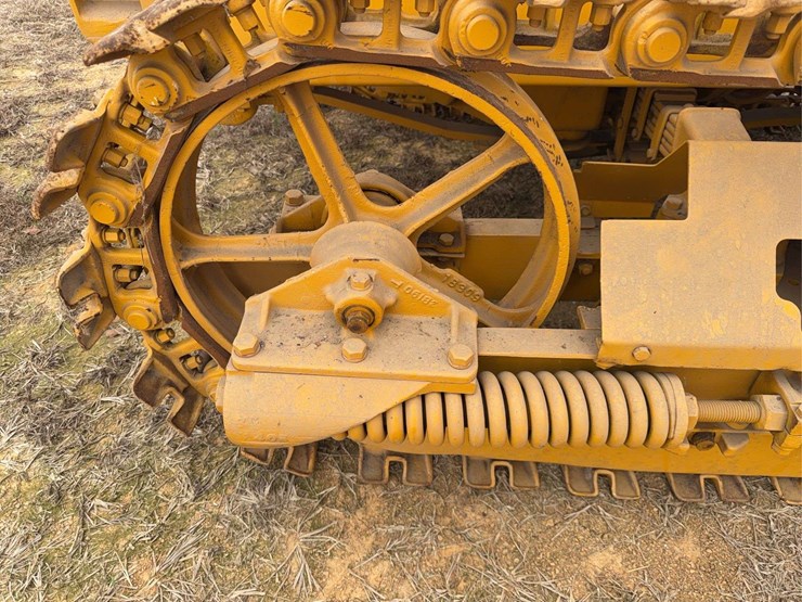 caterpillar-twenty-two-image-12