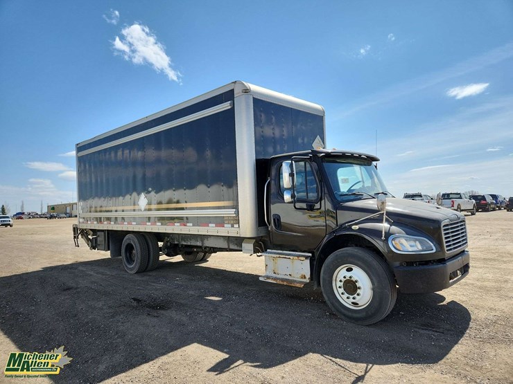 2019-freightliner-m2-106-image-2