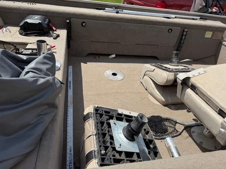 15'-sylvan-1600-expedition-lx-fishing-boat-image-10