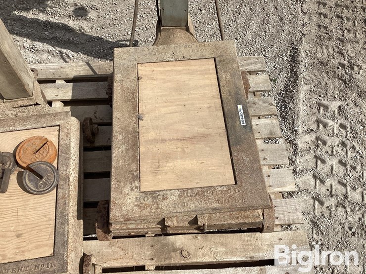fairbanks-&-howe-antique-scales-w/-weights-image-11