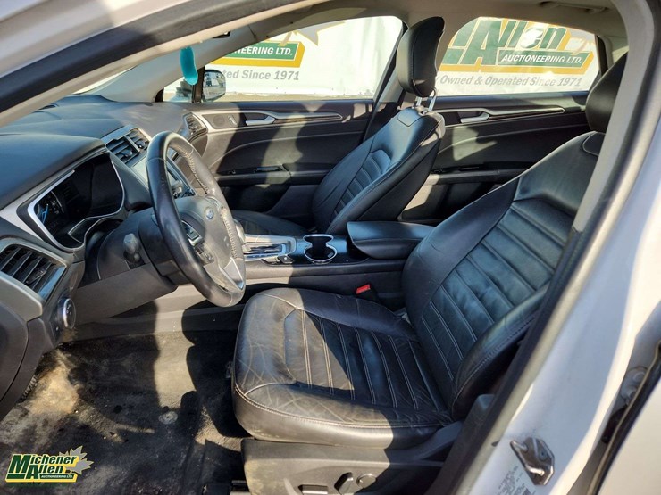 2014-ford-fusion-hybrid-se-auto-sedan-image-14