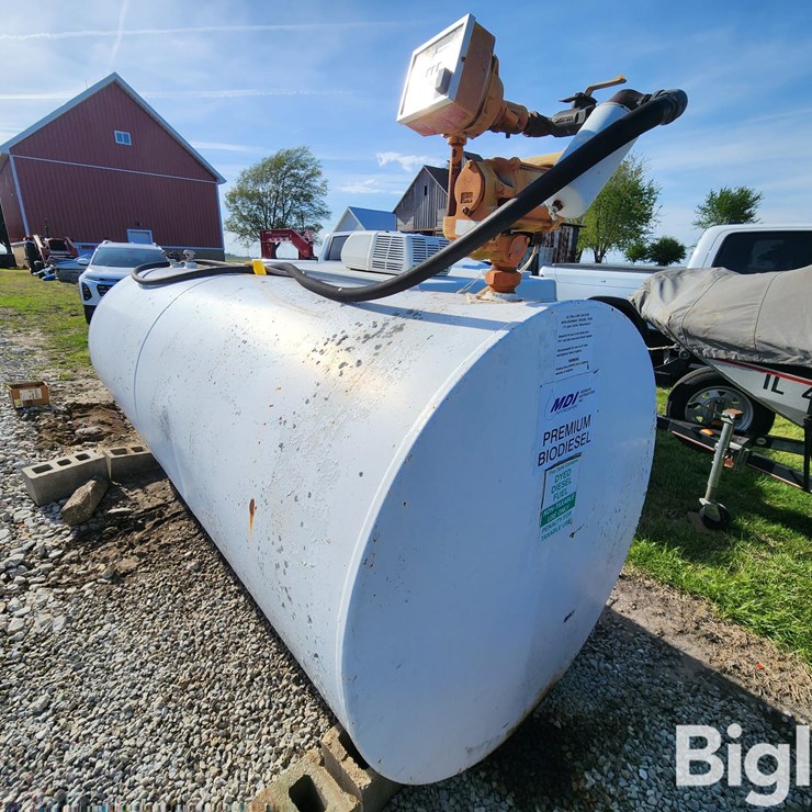 Gasboy 1,000 Gal Fuel Tank w/ Pump