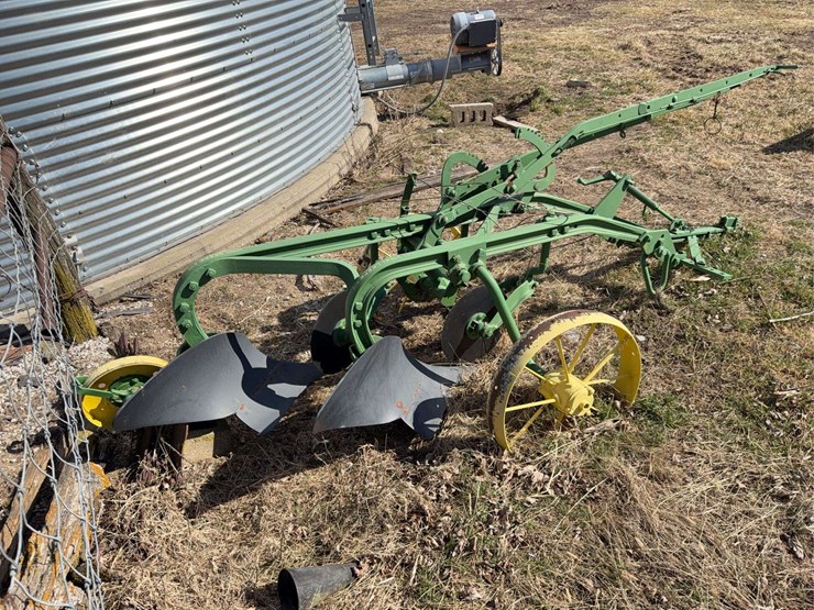 john-deere-pull-type-three-bottom-plow-image-5
