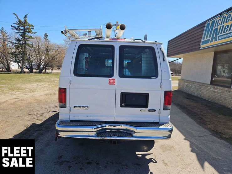 2010-ford-cargo-image-8