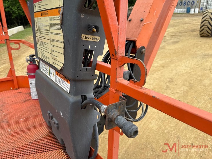 2016-jlg-1250ajp-image-16