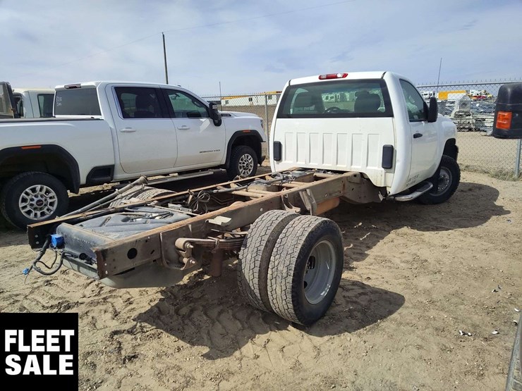 2011-chevrolet-silverado-3500hd-image-3